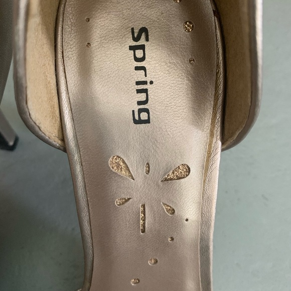 Beige metallic open toe sling backs - Picture 3 of 3